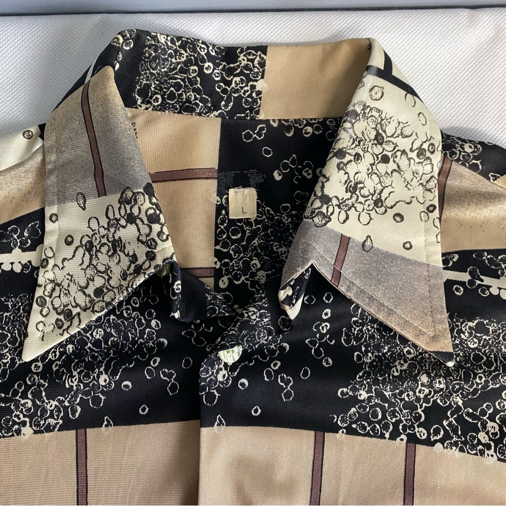 Geometric Patterned Button-Up Shirt - image 5